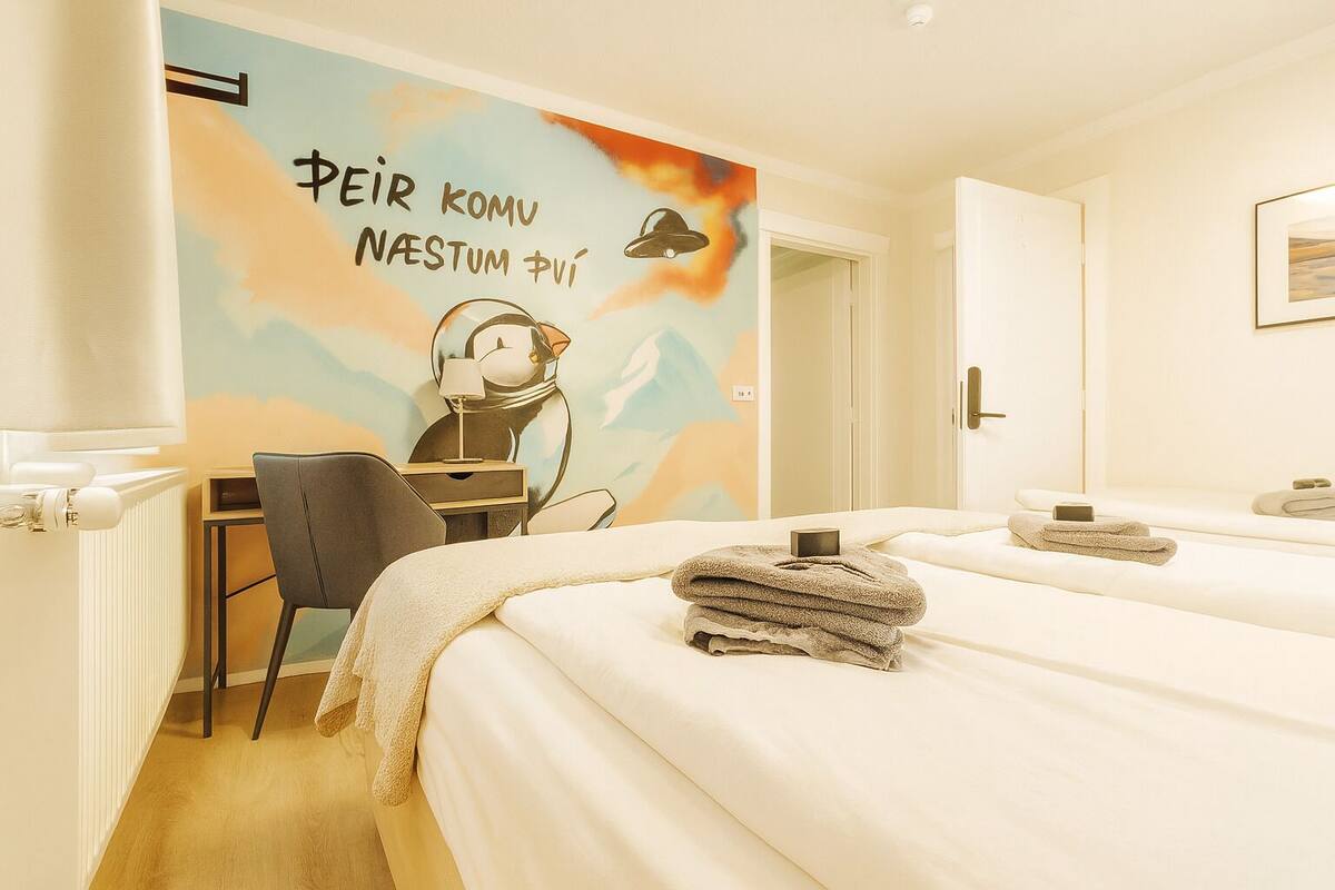 Classic Triple Room, City View | Bathroom | Shower, rainfall showerhead, free toiletries, hair dryer
