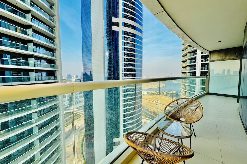 Venduras Chic 1BR at Damac Tower