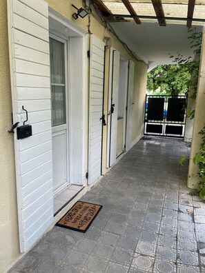 Exterior detail - Beautiful studio (Volx)