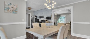 Pet Friendly 4 Bedroom Fully Fenced Backyard