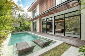Pool - Opulent 5-Bedroom Sanctuary by Canggu Waves (Canggu)