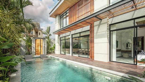 Pool - Coastal Chic – 5BR Luxury Villa Canggu Beachside (Canggu)
