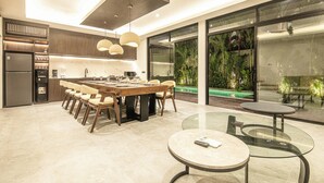 Dining - Coastal Chic – 5BR Luxury Villa Canggu Beachside (Canggu)