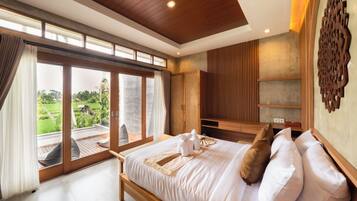 Lyxsvit - utsikt mot poolen | Skrivbord och gratis wi-fi