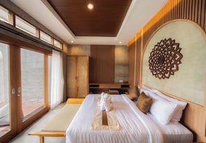 Luksussuite, bassengutsikt | Skrivebord og wi-fi (inkludert)