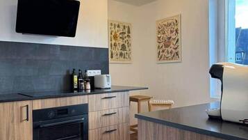 Fridge, oven, stovetop, dishwasher