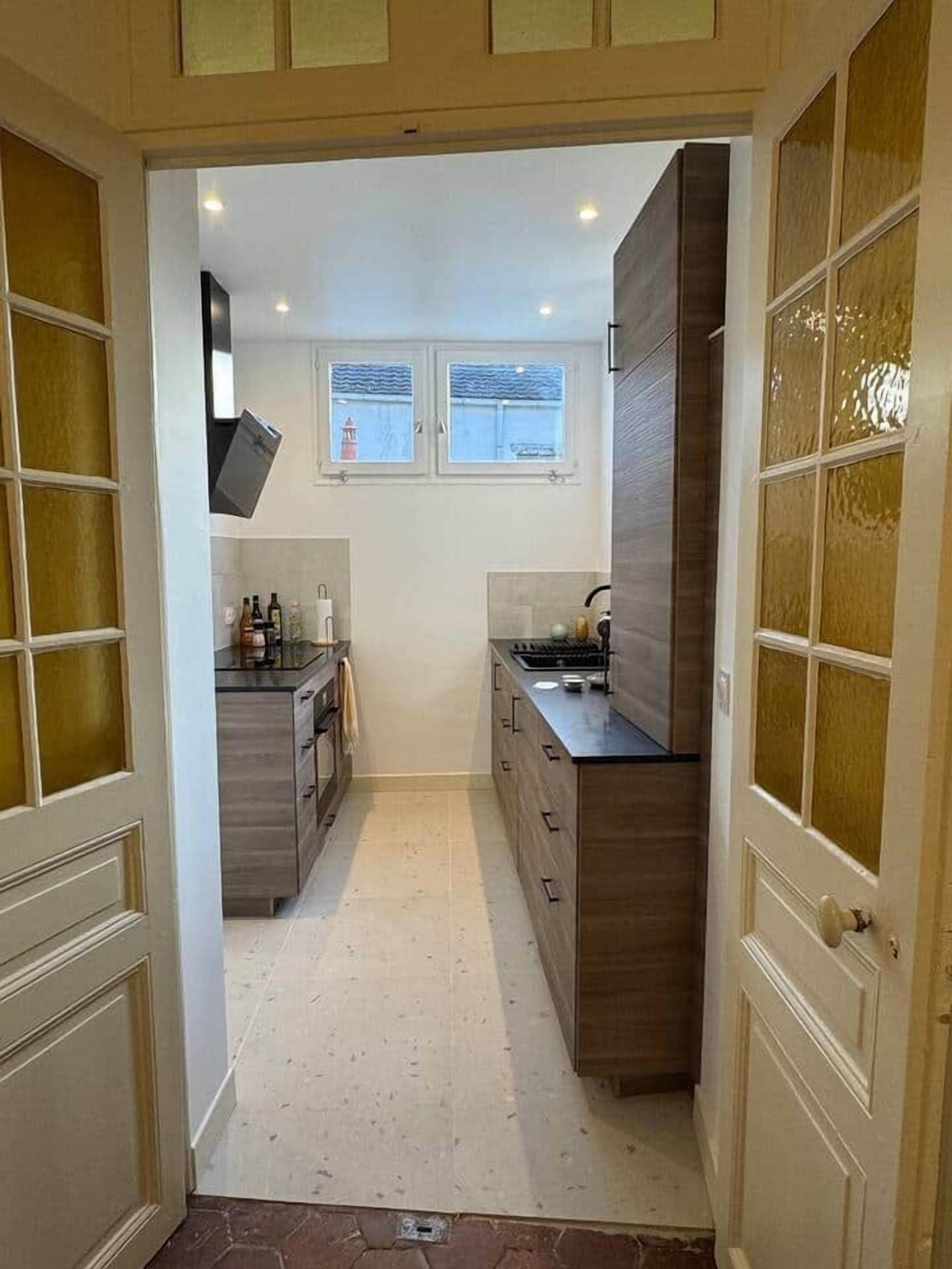 Réfrigérateur, four, lave-vaisselle, grille-pain