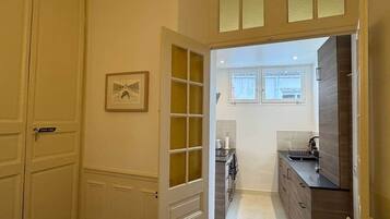 Réfrigérateur, four, lave-vaisselle, grille-pain