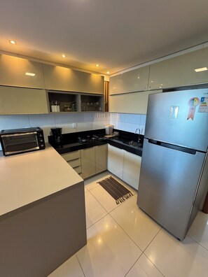 Oven, stovetop - Lindo flat com varanda vista mar em João Pessoa (João Pessoa)