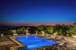 Outdoor pool - Villa Petri (Trapezaki)