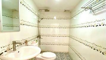 Free toiletries, toilet paper