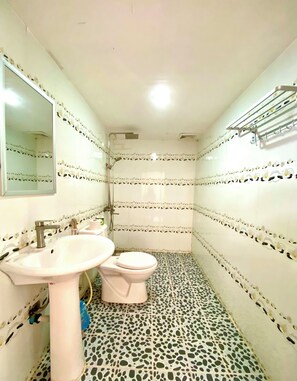 Free toiletries, toilet paper