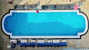 Outdoor pool - Paradise Hostel (Vang Vieng)