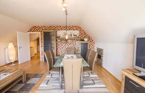 Dining - Apartment 'Hornisgrindeblick' with Mountain View, Balcony and Wi-Fi (Renchen)