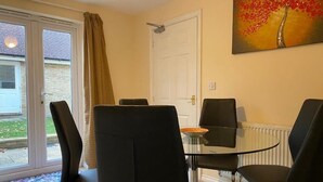 Unclassified image, 2 of 67, button - Warm & Cosy 4 Bed Cambridge House-Parking & Garden (Cambridge)