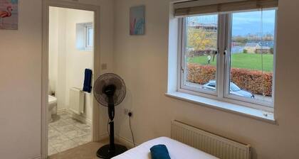 Warm & Cosy 4 Bed Cambridge House-Parking & Garden