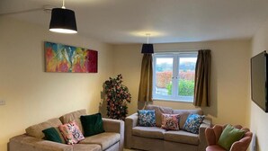 Unclassified image, 5 of 67, button - Warm & Cosy 4 Bed Cambridge House-Parking & Garden (Cambridge)