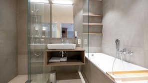 Shower, hair dryer, towels, toilet paper - Modern studio for 2 people (Hinterstoder)