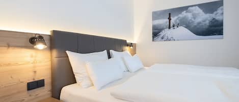 1 bedroom, travel crib, WiFi (free)