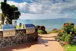 Property grounds - Kamaole Nalu 201 - Updated bright 2 bedroom ocean front (Kihei)