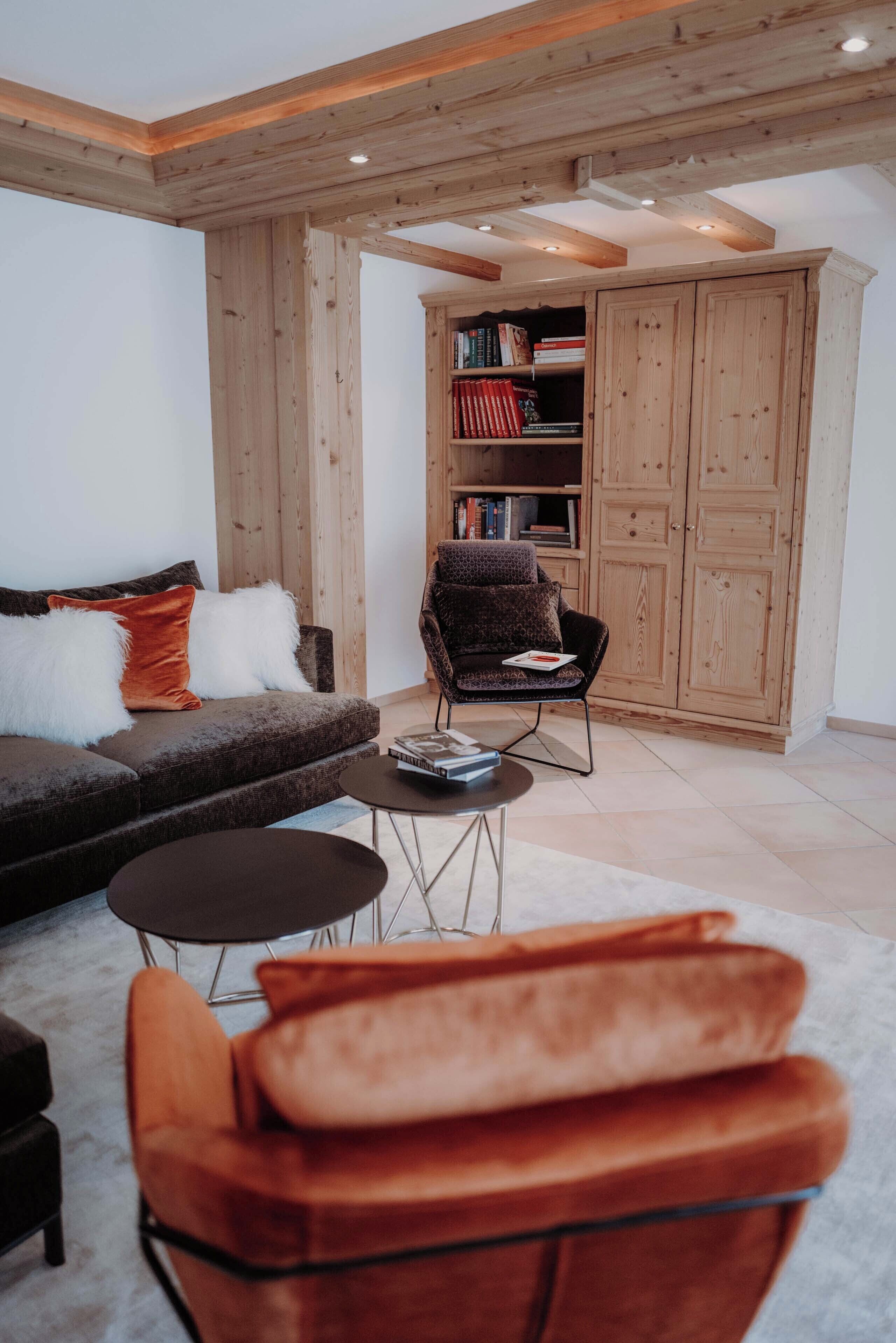 Apartment, 3 Bedrooms | Premium bedding, in-room safe, individually decorated, desk