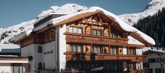 다스 페르발, 파이니스트 아파트먼트