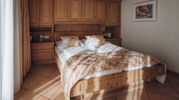 Apartment, 2 Bedrooms | Premium bedding, in-room safe, individually decorated, desk