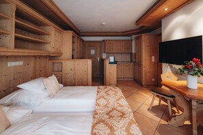 Apartment, 1 Bedroom | Premium bedding, in-room safe, individually decorated, desk - Das Verwall Finest Apartments (Lech)