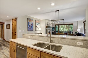 Condo, 2 habitaciones | Interior