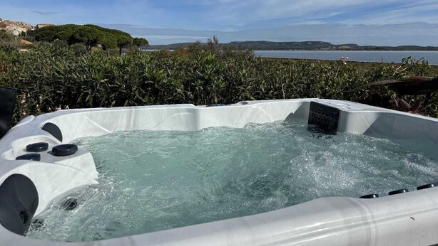 Outdoor spa tub - La Maison du pêcheur with garden, spa and pool facing the south-facing pond (Bages)