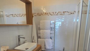 A modern bathroom with a wooden vanity, a white sink, a mirror, a glass shower enclosure, and a bidet. - La Maison du pêcheur with garden, spa and pool facing the south-facing pond (Bages)