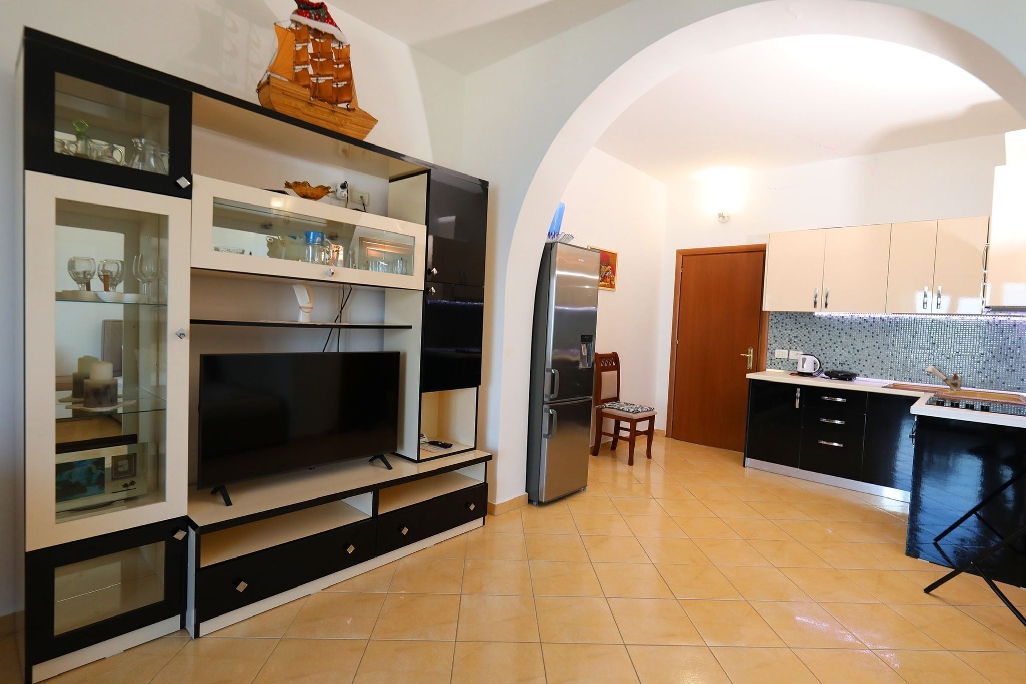 Comfort Apartment | Living area | Flat-screen TV