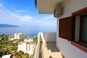 Deluxe Triple Room, Sea View | Balcony view - Hill Suites (Vlore)