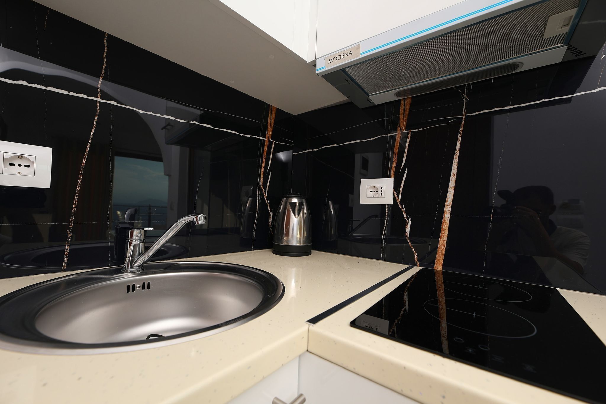 Deluxe Double Room, Sea View | Private kitchen | Electric kettle