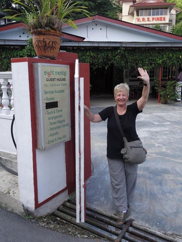 المنشأة من الخارج