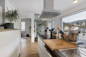 Refrigerador, horno, parrilla de estufa y lavavajillas 