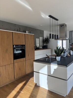 雪櫃、焗爐、爐具、洗碗機