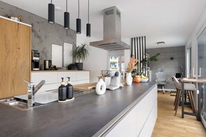 Refrigerador, horno, parrilla de estufa y lavavajillas