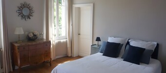 Gîte with Pool La Petite Gironde