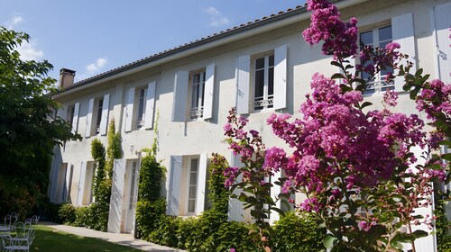 Gîte with Pool La Petite Gironde