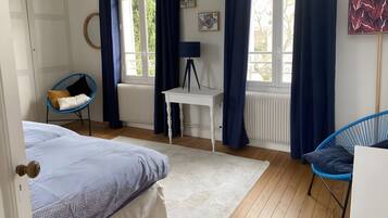 3 slaapkamers, een strijkplank/strijkijzer, wifi, beddengoed