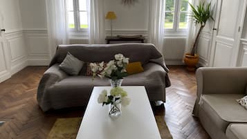 TV, lettore DVD, impianto stereo