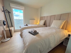 2 bedrooms, desk, iron/ironing board, WiFi - Le Penthouse Pesaro C - Concert Celine DION (Nanterre)