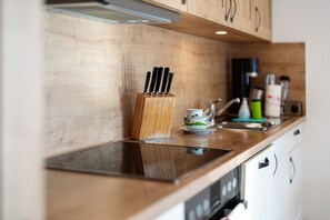 Réfrigérateur, four, plaque de cuisson, lave-vaisselle