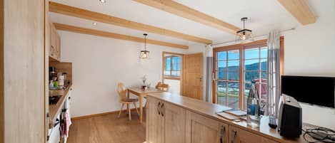 Frigorifero, forno, piano cottura, lavastoviglie