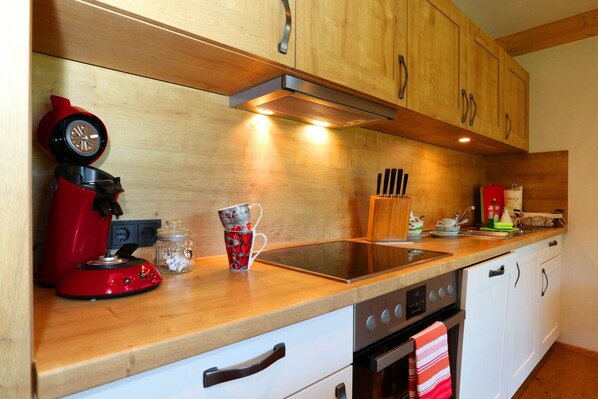 Kühlschrank, Ofen, Herdplatte, Geschirrspüler