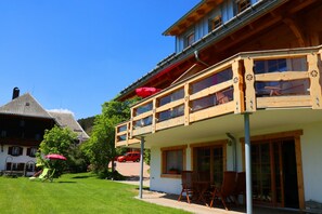 Exterior - Holiday Apartment 'Holzfäller' with Private Terrace, Shared Garden and Wi-Fi (Lenzkirch)