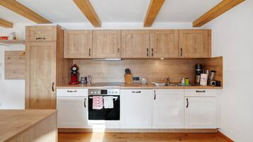 Réfrigérateur, four, plaque de cuisson, lave-vaisselle