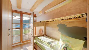 2 bedrooms, WiFi, bed sheets, wheelchair access