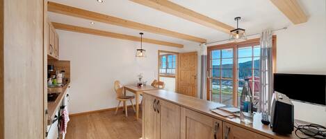 Réfrigérateur, four, plaque de cuisson, lave-vaisselle